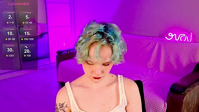 Snapshot of School_Love chatting on 03.10.25 School Love online show from 03.10.25