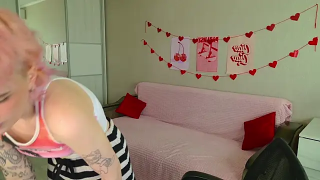 Snapshot of School_Love chatting on 09.21.25 School Love online show from 09.21.25