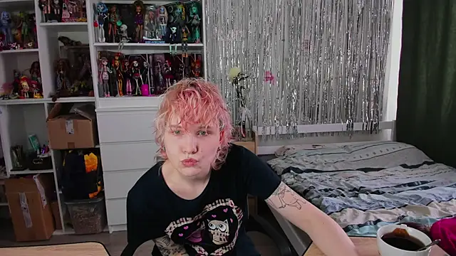 School Love online show from 03.27.26