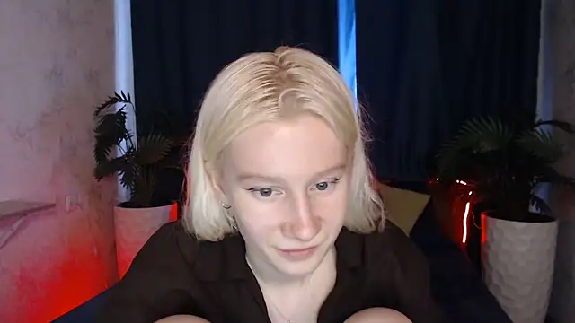 Snapshot of EnigmaSee chatting on 06.12.26 EnigmaSee online show from 06.12.26