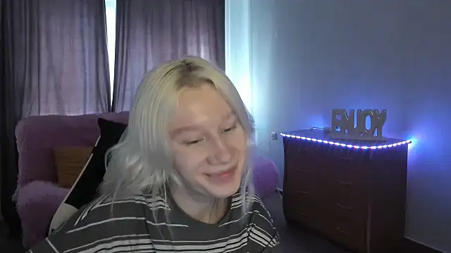 Snapshot of EnigmaSee chatting on 06.19.26 EnigmaSee online show from 06.19.26
