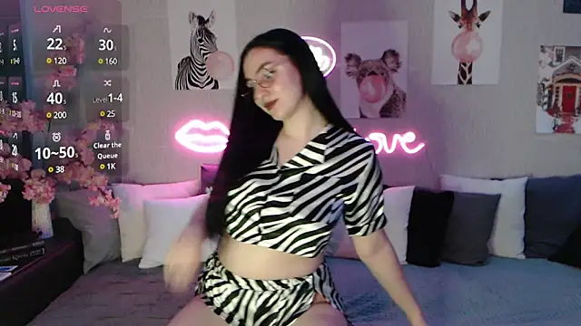 Fluffy Tiffy online show from 02.11.25