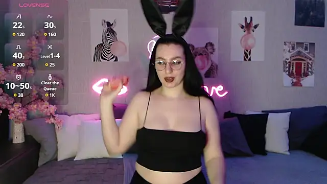 Fluffy Tiffy online show from 02.12.25