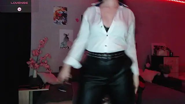 Fluffy Tiffy online show from 02.26.25