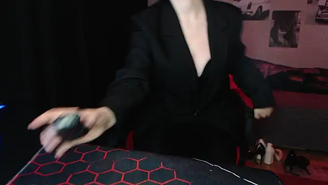 Fluffy Tiffy online show from 10.09.25