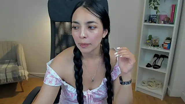  BellaEvans  online show from 06.05.26