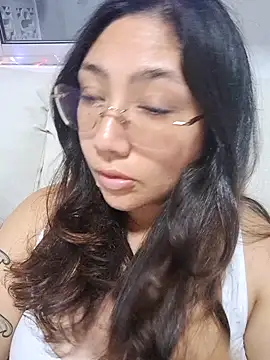 Mia Ruiz online show from 11.14.25