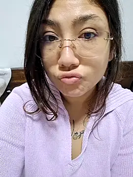 Mia Ruiz online show from 11.28.25