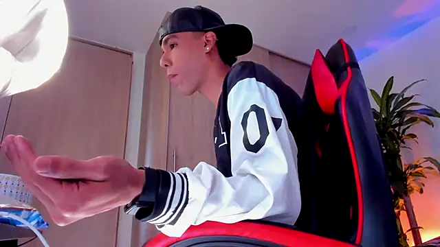 aldrinwhite online show from 04.12.26