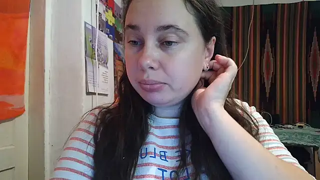 Cora Maro online show from 10.17.25