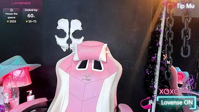 Snapshot of RoxaneEvans_ chatting on 03.20.25 RoxaneEvans  online show from 03.20.25