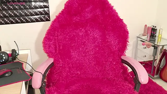 Snapshot of RoxaneEvans_ chatting on 10.24.25 RoxaneEvans  online show from 10.24.25