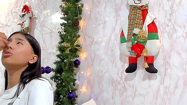 Snapshot of BarbieHotLaura chatting on 12.16.24 BarbieHotLaura online show from 12.16.24