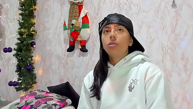 Snapshot of BarbieHotLaura chatting on 12.19.24 BarbieHotLaura online show from 12.19.24