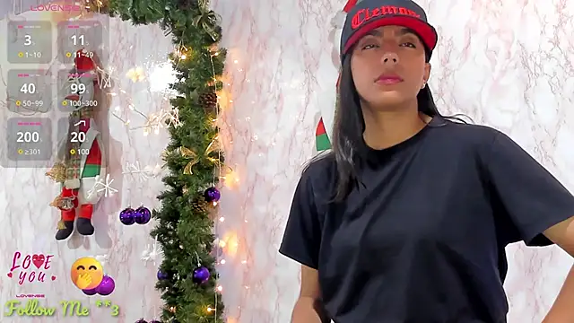 Snapshot of BarbieHotLaura chatting on 12.23.24 BarbieHotLaura online show from 12.23.24