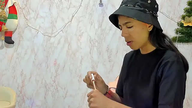 Snapshot of BarbieHotLaura chatting on 12.26.24 BarbieHotLaura online show from 12.26.24