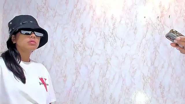 Snapshot of BarbieHotLaura chatting on 01.03.25 BarbieHotLaura online show from 01.03.25