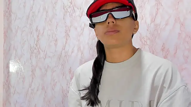 Snapshot of BarbieHotLaura chatting on 01.05.25 BarbieHotLaura online show from 01.05.25