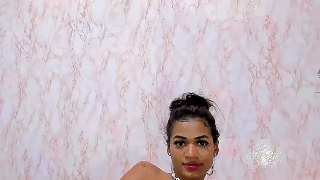 Snapshot of BarbieHotLaura chatting on 01.06.25 BarbieHotLaura online show from 01.06.25