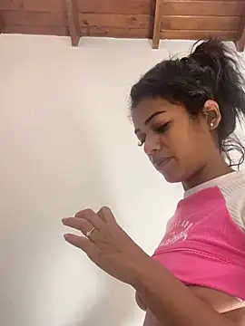 Snapshot of BarbieHotLaura chatting on 01.11.25 BarbieHotLaura online show from 01.11.25