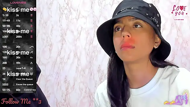 Snapshot of BarbieHotLaura chatting on 01.11.25 BarbieHotLaura online show from 01.11.25