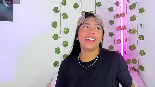 Snapshot of BarbieHotLaura chatting on 01.31.25 BarbieHotLaura online show from 01.31.25