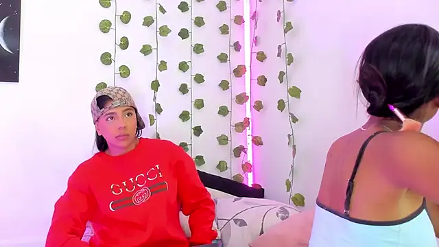 Snapshot of BarbieHotLaura chatting on 02.02.25 BarbieHotLaura online show from 02.02.25