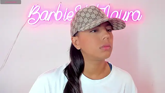 Snapshot of BarbieHotLaura chatting on 03.20.25 BarbieHotLaura online show from 03.20.25