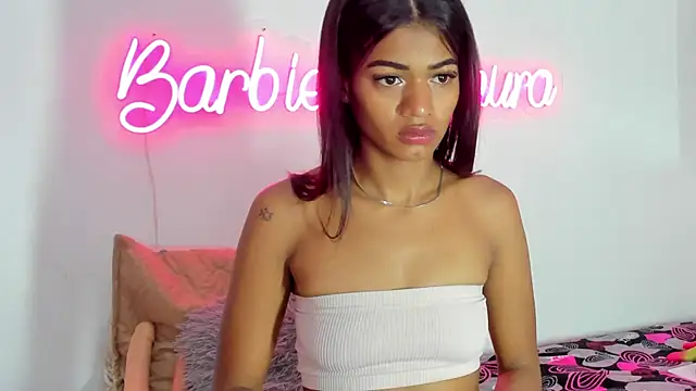 Snapshot of BarbieHotLaura chatting on 09.20.25 BarbieHotLaura online show from 09.20.25