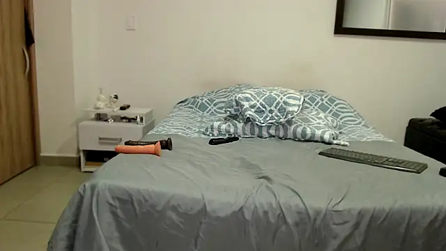 AnnieRoss69 online show from 10.04.25