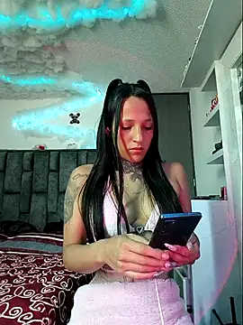 Snapshot of Nicole420squirt chatting on 10.11.25 Nicole420squirt online show from 10.11.25