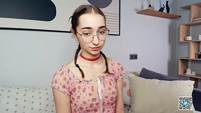 PollyBeev online show from 10.07.25