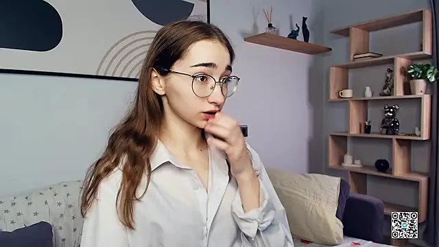 PollyBeev online show from 10.10.25