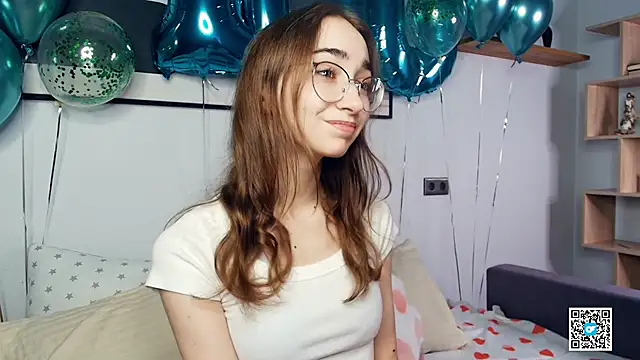 PollyBeev online show from 10.12.25