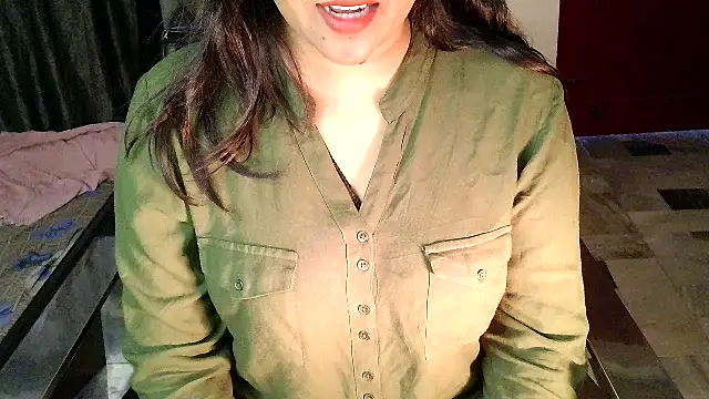 Snapshot of aarushi_sharmaa chatting on 12.17.25 aarushi sharmaa online show from 12.17.25