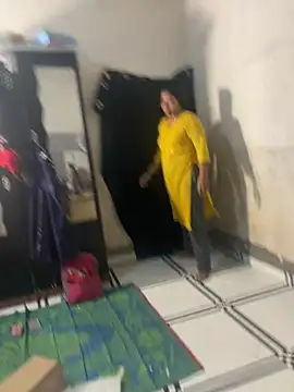 xyztopbeing online show from 01.08.25