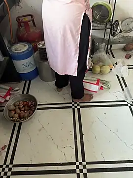 xyztopbeing online show from 01.10.25