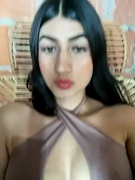 Snapshot of Julix_A chatting on 02.05.25 Julix A online show from 02.05.25