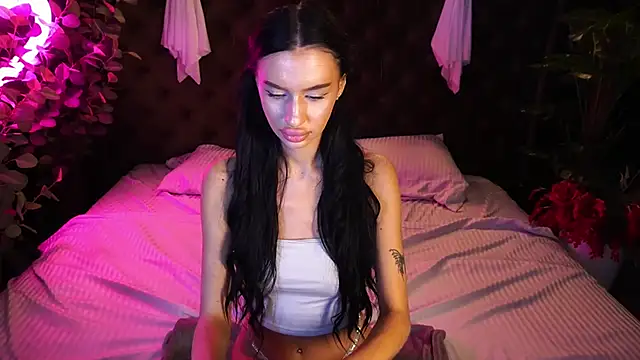 Snapshot of Snow_WhiteeeX chatting on 10.27.25 Snow WhiteeeX online show from 10.27.25