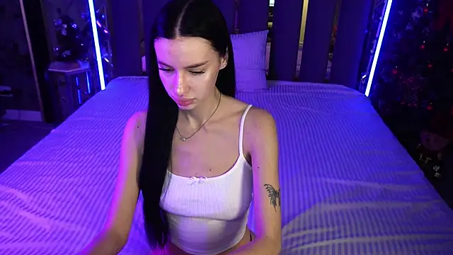 Snapshot of Snow_WhiteeeX chatting on 12.14.25 Snow WhiteeeX online show from 12.14.25