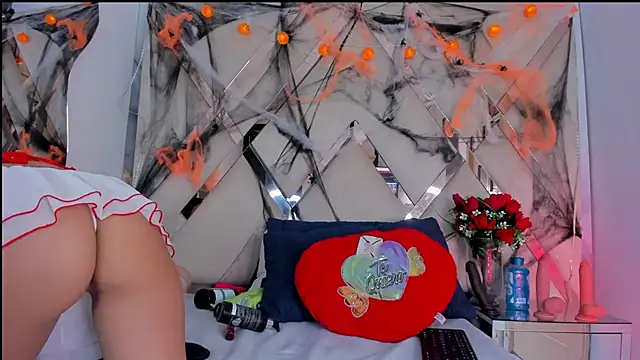 Snapshot of ninaht chatting on 10.26.25 ninaht online show from 10.26.25