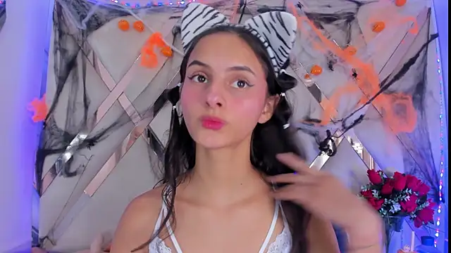 Snapshot of ninaht chatting on 10.29.25 ninaht online show from 10.29.25