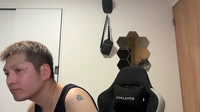 Snapshot of kensnb chatting on 04.15.26 kensnb online show from 04.15.26