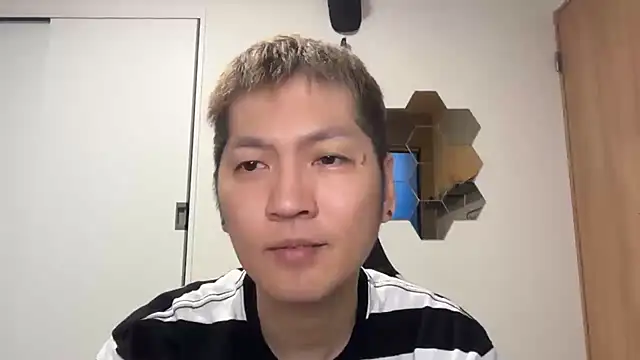 Snapshot of kensnb chatting on 04.15.26 kensnb online show from 04.15.26