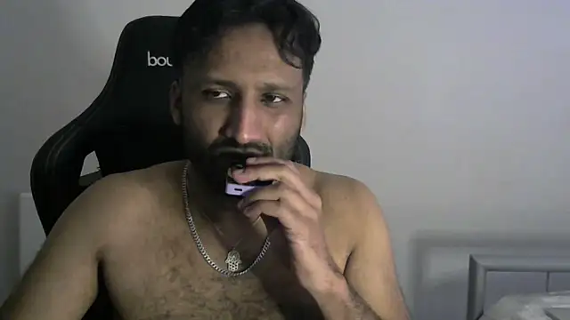 Snapshot of shadthebiguy chatting on 03.12.25 shadthebiguy online show from 03.12.25