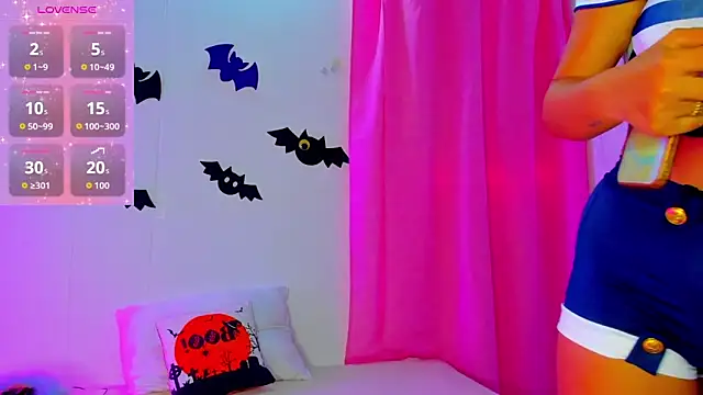 Snapshot of Natasha_by chatting on 10.28.25 Natasha by online show from 10.28.25