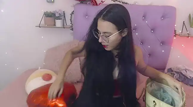 Freyja 01 online show from 02.14.25