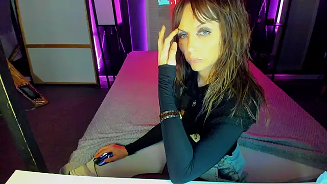 Elizabe th online show from 02.18.25