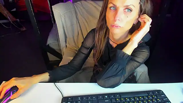 Elizabe th online show from 03.09.25