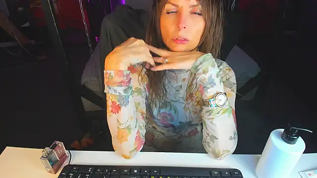 Elizabe th online show from 03.10.25